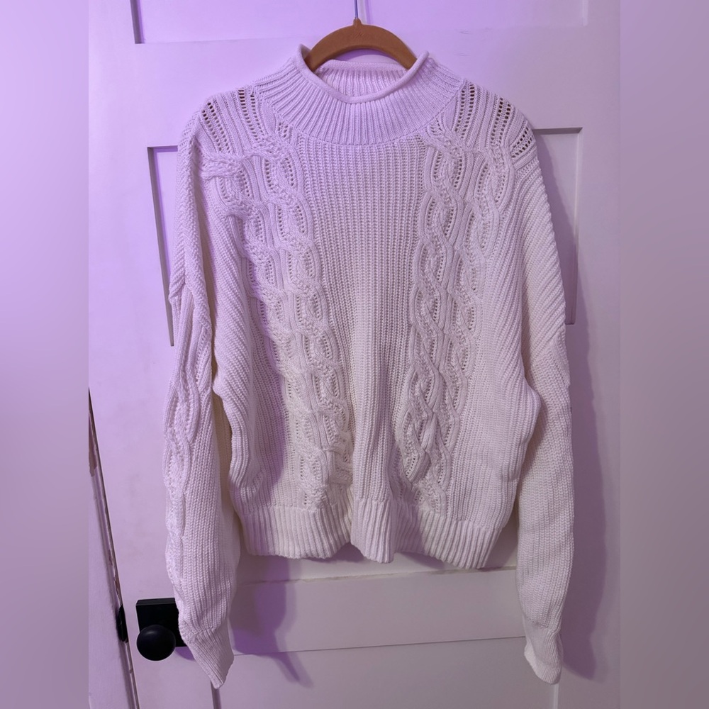 Old Navy Cream Cable Knit Pullover Sweater
